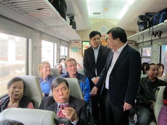 Вице-премьер СРВ Чинь Динь Зунг проверил состояние железнодорожной инфраструктуры - ảnh 1